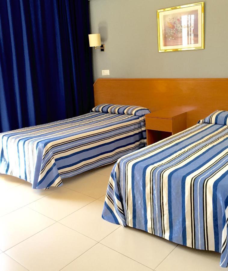 Hotel Bon Repos Calella Zimmer foto